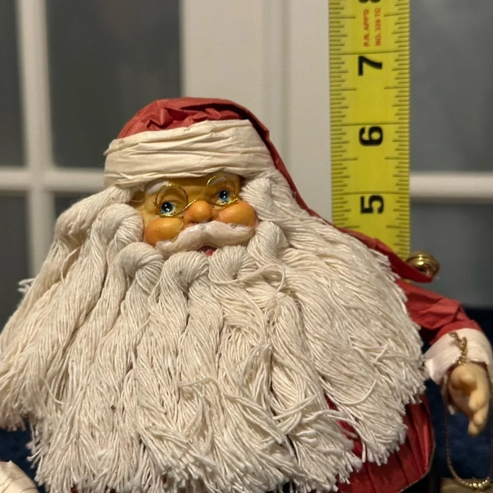 Delightful round Santa made with paper. Very cute!